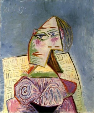 Pablo Picasso Painting - Busto de mujer con traje morado 1939 Pablo Picasso